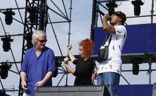 Patrick Sébastien en pleine répétition à Nice avec Soprano.