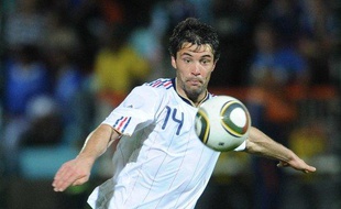 Le milieu de terrain français Jérémy Toulalan, lors d'un match amical contre la Chine, le 4 juin 2010 à La Réunion.