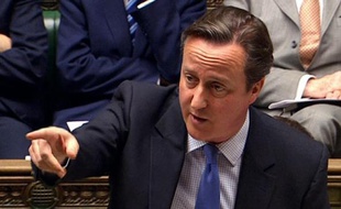 Une capture d'écran de la télévision parlementaire britannique (PRU) montre David Cameron au Parlement, le 2 décembre 2015