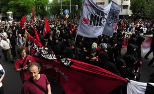 Quelque 115.000 salariés ont pris part jeudi à des débrayages et à des rassemblements organisés pour appuyer les revendications salariales dans l'industrie allemande, a annoncé le syndicat IG Metall.
