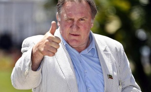L'acteur Gérard Depardieu qui a récemment obtenu la nationalité russe va demander un passeport algérien pour en avoir sept, a-t-il déclaré au Journal du Dimanche dans lequel il prend par ailleurs la défense des Femen.