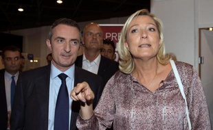 Marine Le Pen, présidente du FN, a assuré dimanche que l'UMP "brille d'une lumière d'étoile morte".