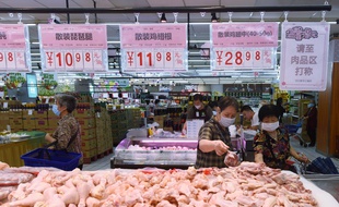 Du poulet en vente dans un supermarché en Chine, le 10 juin 2020.