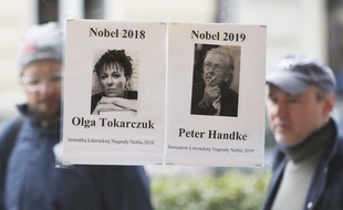 Les prix Nobel de littérature 2018 et 2019 ont été décernés à Olga Tokarczuk et Peter Handke.