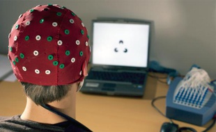 Des signaux électriques sont émis par notre cerveau en fonction de l'activité du sujet.