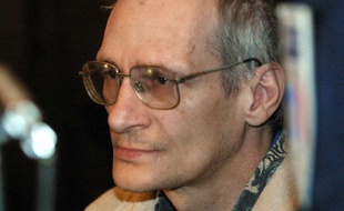 Francis Heaulme à l'ouverture de son procès, le 3 décembre 2001 au palais de justice de Metz