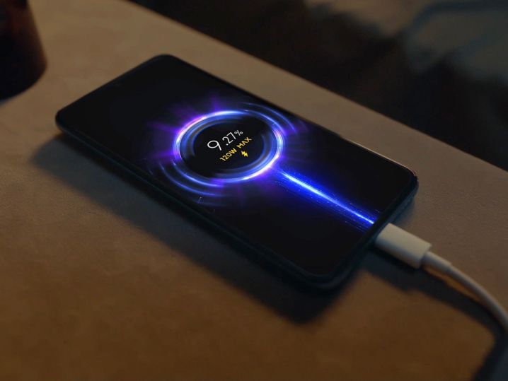 La recharge de 120 watts du Xiaomi 12T Pro fait partie des arguments du smartphone.