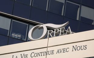 Ces perquisitions ont débuté mardi matin, jour où le groupe de maisons de retraite médicalisées privées présentait son plan de transformation, tentant de convaincre qu'il pouvait redresser la barre et assainir ses pratiques et ses finances.