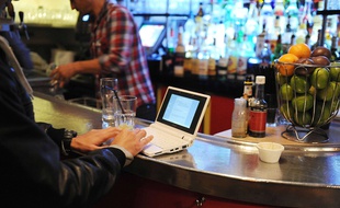 Pour ne pas finir tout seul avec votre PC, le site Privateaser vous permet de privatiser un bar en quelques clics, pour faire la fête avec vos amis.