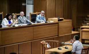 Yiorgos Roupakias, soupçonné d'avoir poignardé Pavlos Fyssas en 2013, ici lors de son procès en 2019.