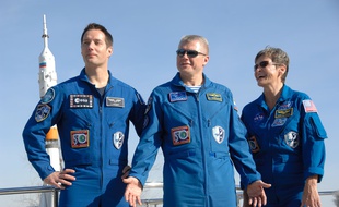 Photographiés le 10 novembre à Baïkonour, le Français Thomas Pesquet (à droite), aux côtés de l'Américaine Peggy Whitson et du russe Oleg Novitsky, partent pour la Station spatiale internationale le 17 novembre 2016.