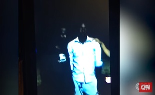 Illustration: Capture d'écran d'une vidéo de CNN montrant des migrants vendus comme esclaves en Libye.