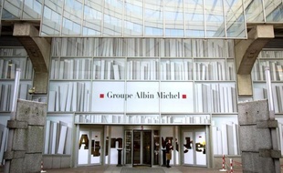 Les Editions Albin Michel "s'intéressent de près" au dossier Flammarion et ont pris contact avec la banque conseil de sa maison-mère, l'Italien RCS Mediagroup, pour le rachat de ce groupe d'édition, a annoncé mercredi l'éditeur dans un bref communiqué.