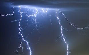 La hausse des températures due au changement climatique serait la cause de la multiplication des éclairs.