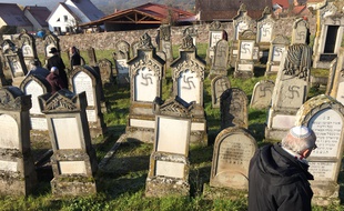 Le cimetière de Westhoffen, en Alsace, profané.