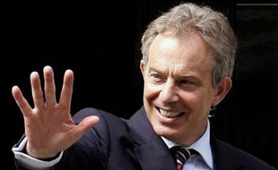 Charismatique, infatigable, convaincu de faire "ce qui est bien", Tony Blair a dominé la scène politique britannique pendant dix ans et été l'un des acteurs majeurs sur la scène internationale.