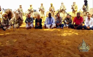 L'otage française malade d'Al-Qaïda au Maghreb islamique (Aqmi), qui souffre d'un cancer et est détenue depuis mi-septembre avec quatre autres Français, un Malgache et un Togolais dans le nord-est du Mali, "a reçu des médicaments", a appris vendredi l'AFP de source malienne très bien informée.