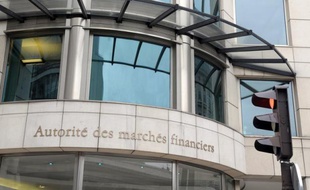 Le groupe EDF a demandé au gendarme de la Bourse AMF d'ouvrir une enquête sur la forte baisse de son titre vendredi après-midi, après un article de presse évoquant un accord pré-electoral entre socialistes et écologistes pour fermer des centrales nucléaires.