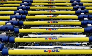 Officiellement sorti du hard-discount en 2012, Lidl se lance dans un nouveau plan de transformation, passant par la rénovation de ses magasins et une offre centrée sur les produits frais et français