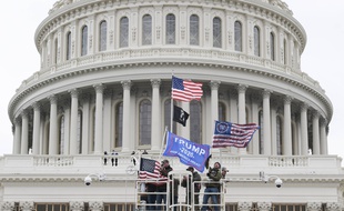 Des partisans de Donald Trump devant le Capitole, à Washington le 6 janvier 2021.