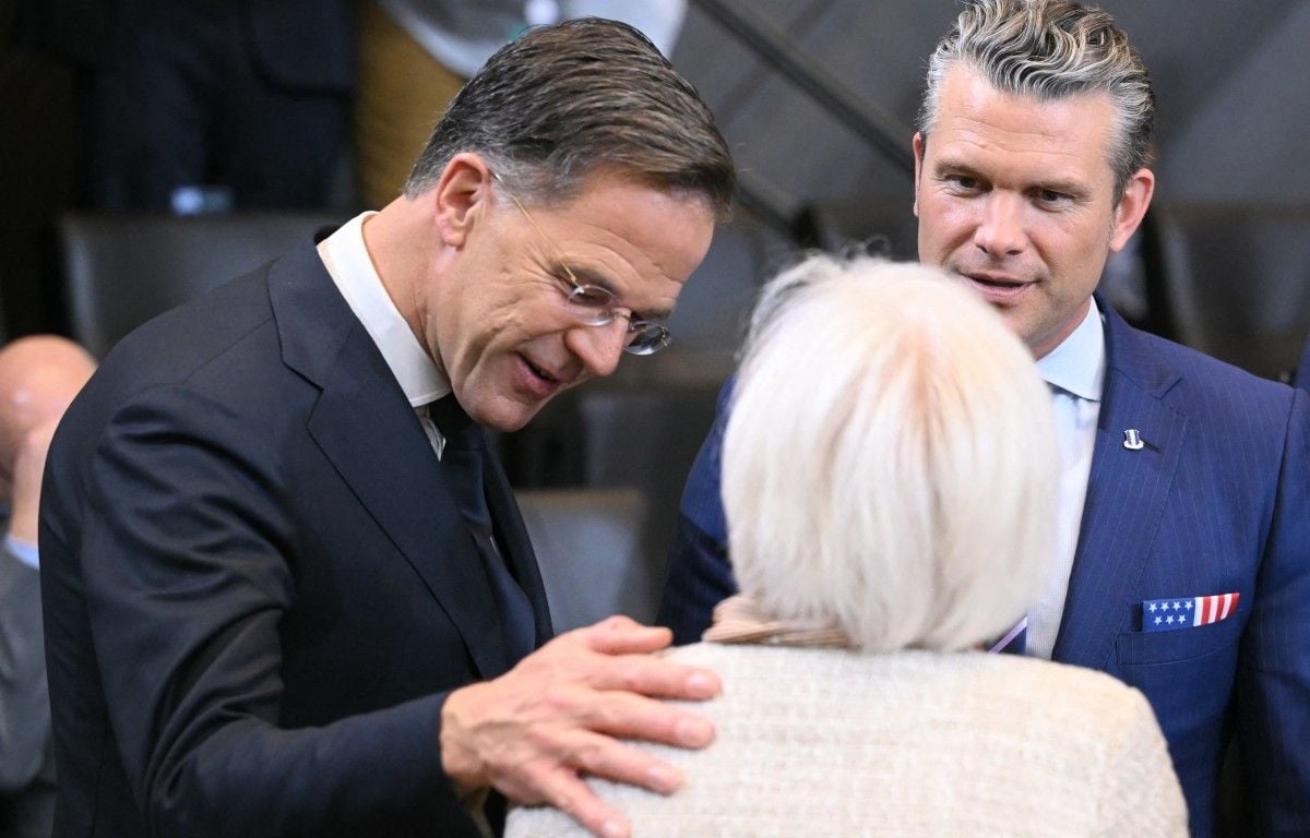 « J'espère que vous resterez plus longtemps »... Le patron de l'Otan se moque de l'instabilité du gouvernement Lecornu
