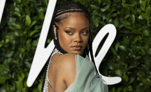 La chanteuse et femme d'affaires Rihanna