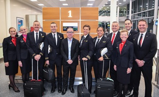 L'équipe de Qantas Airways après 19 heures de vol, Sydney, le 15 novembre 2019