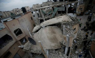Les décombres de la maison d'un Palestinien détruite le 16 novembre 2015 dans le village de à Qalandiya entre Ramallah (Cisjordanie occupée) et Jérusalem-Est