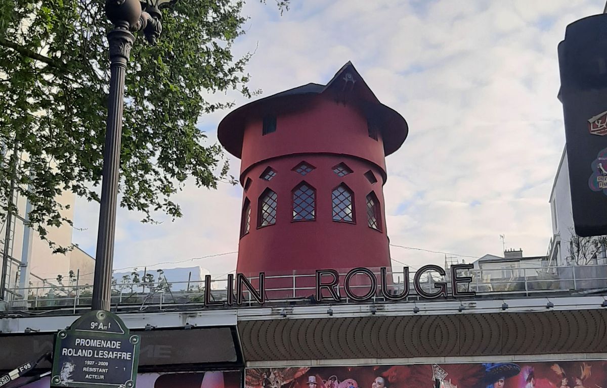 Paris : Les ailes du mythique Moulin Rouge se sont effondrées