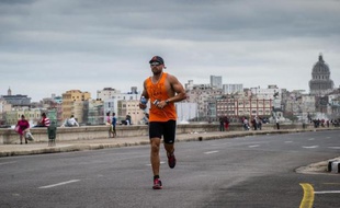 Un athlète lors du triathlon de la Havane, le 25 janvier 2015