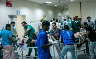A Aden au Yémen, l'hôpital MSF est pris d'assaut mais doit faire face à la violence et à la pénurie de médicaments.