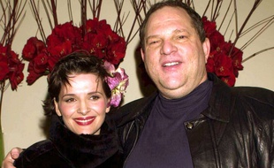 Juliette Binoche et Harvey Weinstein, à Londres le 12 février 2001.