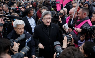 Jean-Luc Mélenchon a rejoint la manifestation des cheminots au sein d'une délégation de la France insoumise, dont les députés Alexis Corbière, Danièle Obono ou Éric Coquerel.