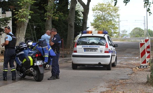 Les accès au quartier sont bouclés par les forces de l'ordre