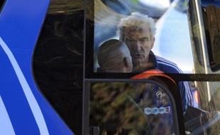 Raymond Domenech en 2010 en afrique du Sud lors de la grève des joueurs...