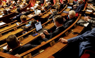 Des députés à l'Assemblée, le 9 février 2021.