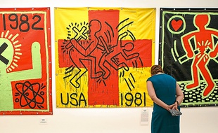 Les œuvres de Keith Haring sont exposées dans deux musées parisiens.