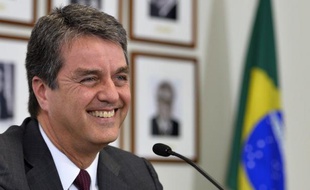 Le choix du Brésilien Roberto Azevedo pour diriger l'Organisation Mondiale du Commerce a été accueillie avec beaucoup d'espoirs et quelques interrogations, espoirs de le voir sortir de l'impasse les négociations commerciales mais interrogations quant à sa distanciation vis-à-vis du protectionnisme du Brésil.