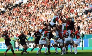 Biarritz face à Toulouse en finale de la Hcup 2010 au Stade de France