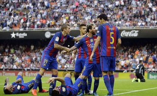 Deux hommes simulent, un autre insulte les tribunes. Le Barça comme on l'aime.
