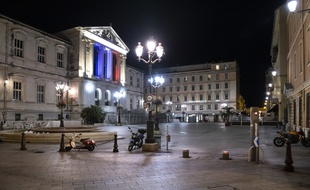 COVID-19, Ville Deserte durant le Couvre-Feu, un jour avant le reconfinement national pour lutter contre la deuxieme vague du Cornavirus à Nice.