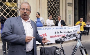 L'Agence régionale de santé (ARS) a entériné la fermeture de la maternité de la Seyne-sur-Mer (Var), et le transfert du site d'accouchement à l'hôpital Sainte-Musse de Toulon, provoquant la colère du maire de la commune, a-t-on appris mardi.