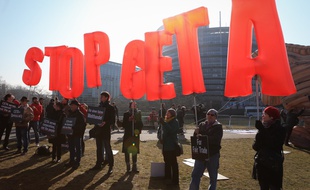 Strasbourg le 15 février 2017. Manifestation contre le Ceta devant le Parlement Européen à Strasbourg. Ceta est finalement adopté par les Eurodéputés.