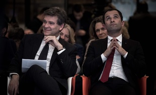 Les anciens ministres Arnaud Montebourg et Benoit Hamon, photographiés le 15 décembre 2016, à Paris, font partie des candidats retenus pour la primaire à gauche.