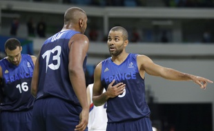 Tony Parker et Boris Diaw pendant le match France-Serbie aux JO de Rio