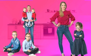 Nicolas et Camille Santoro, accompagnés de leurs cinq enfants