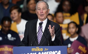 Dans la primaire démocrate, Michael Bloomberg courtise activement le vote afro-américain.