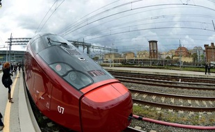 Italo, le premier train privé à grande vitesse d'Italie, part à l'assaut du marché du transport ferroviaire national accompagné d'un grand battage médiatique et avec la ferme volonté de concurrencer la société publique Trenitalia sur ses lignes les plus lucratives.