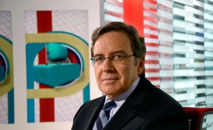 Nonce Paolini, Président Directeur Général du groupe TF1 (depuis le 31 juillet 2008), sur le plateau de l'émission «La Mediasphère», sur LCI, à Boulogne-Billancourt, le 14 janvier 2011.