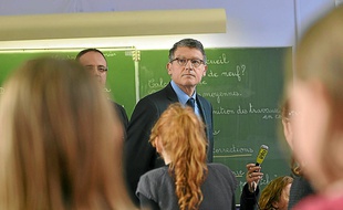 Vincent Peillon tente de convaincre les villes d'appliquer la semaine de 4,5 jours dès 2013.